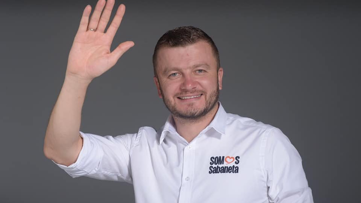 Jóvenes de Avivamiento Joven en adoración